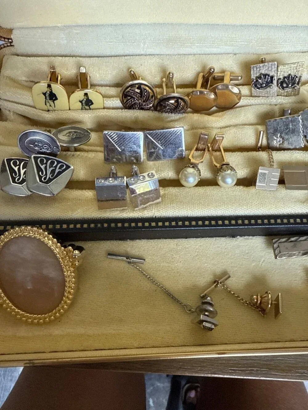 Vintage Men's Shields Jewelry box with vintage cufflinks and tie tacks
